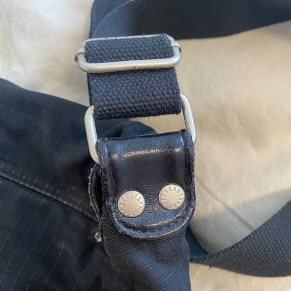 Roots Black Fabric Messenger Bag Crossbody Shoulder Bag‎ - Picture 9 of 14